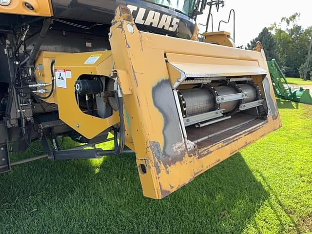 Image of CLAAS LEXION 740 equipment image 2