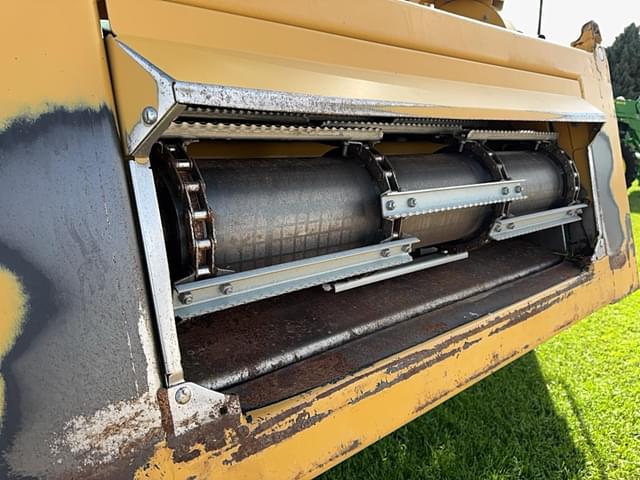 Image of CLAAS LEXION 740 equipment image 3