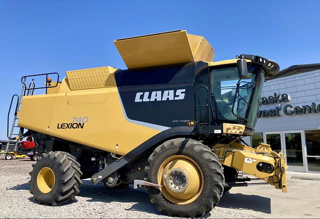 Image of CLAAS LEXION 740 equipment image 3