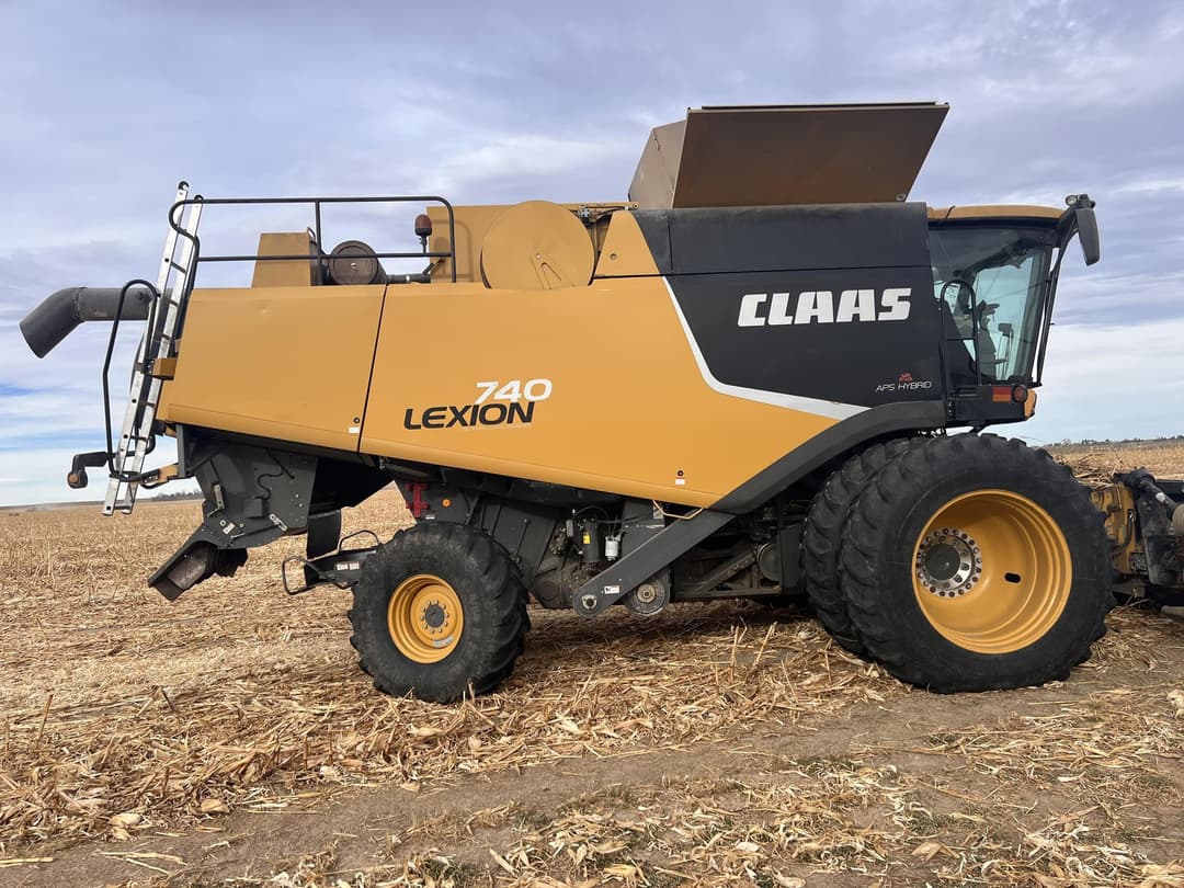 Image of CLAAS LEXION 740 Primary image