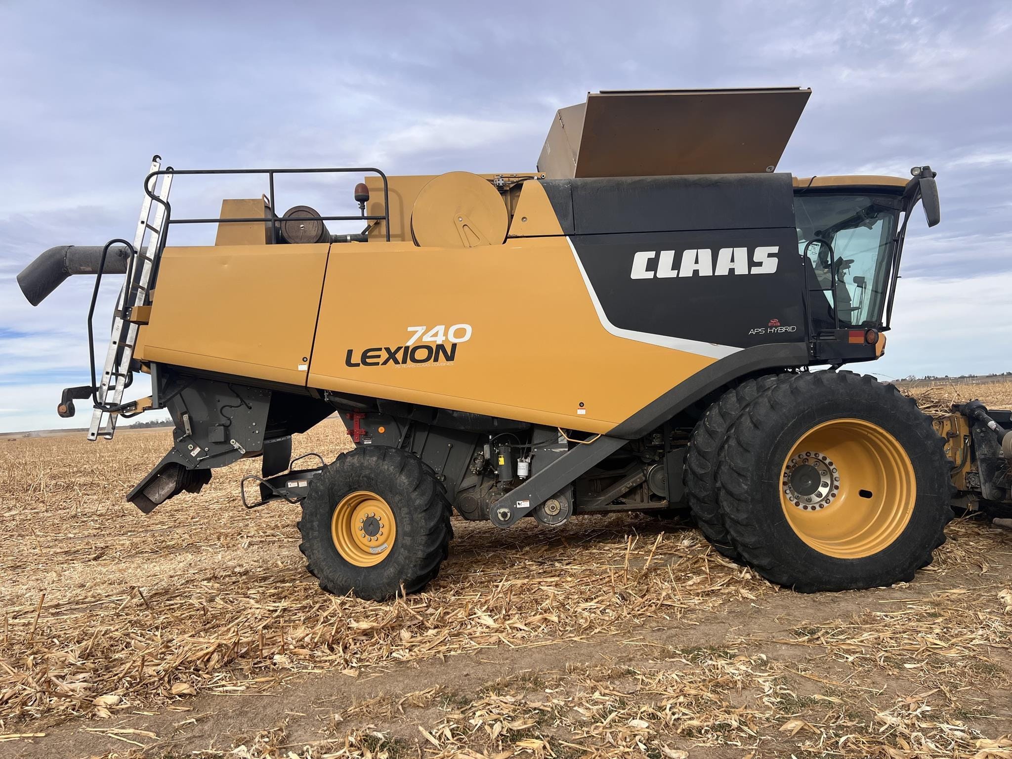 2012 CLAAS LEXION 740 Equipment Image0