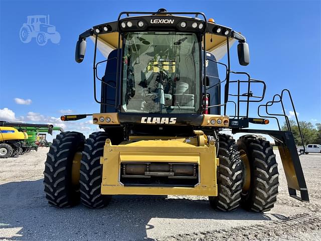 Image of CLAAS LEXION 740 equipment image 4