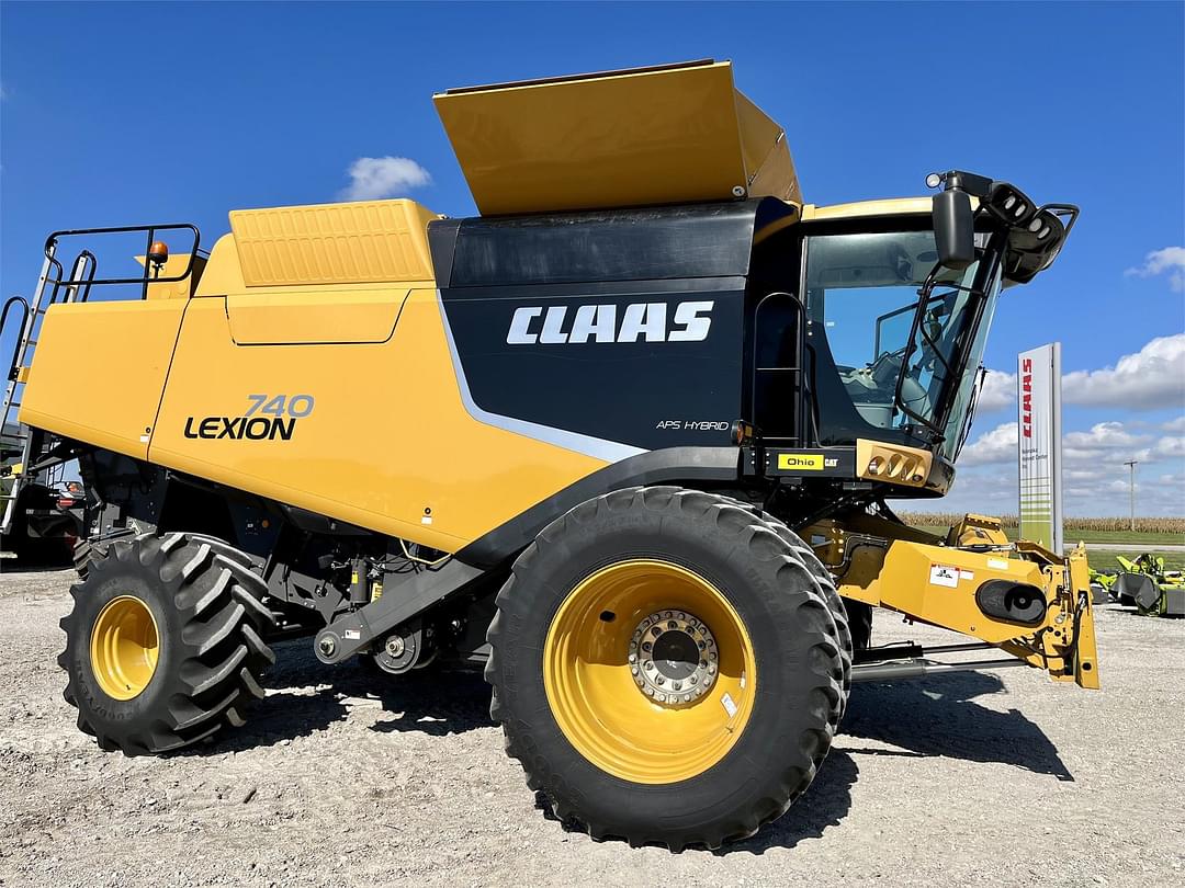 Image of CLAAS LEXION 740 Primary image