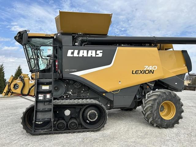 Image of CLAAS LEXION 740TT equipment image 2