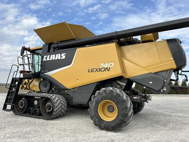 Image of CLAAS LEXION 740TT equipment image 4