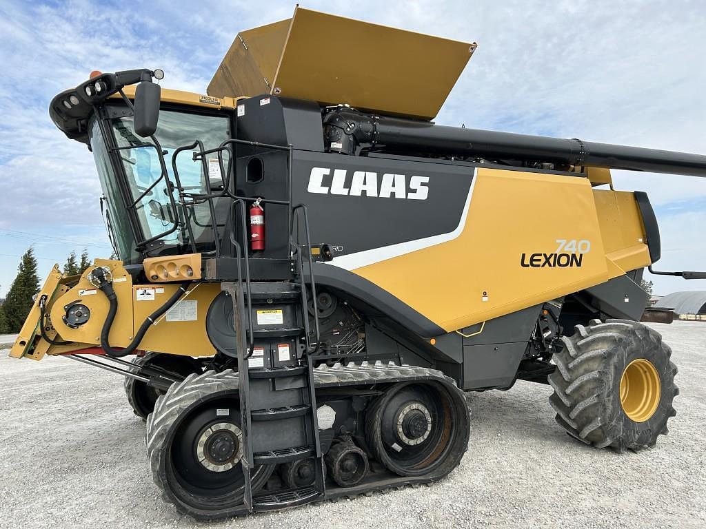 Image of CLAAS LEXION 740TT Primary image