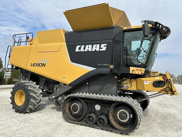 Image of CLAAS LEXION 740TT equipment image 1