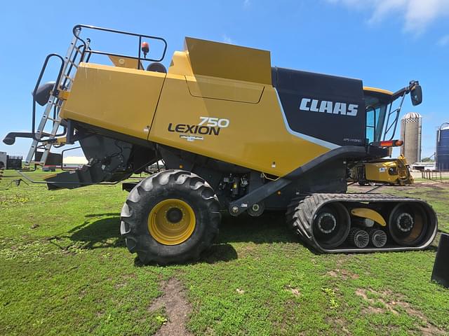 Image of CLAAS LEXION 750 equipment image 1