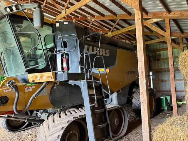 Image of CLAAS LEXION 750 equipment image 4