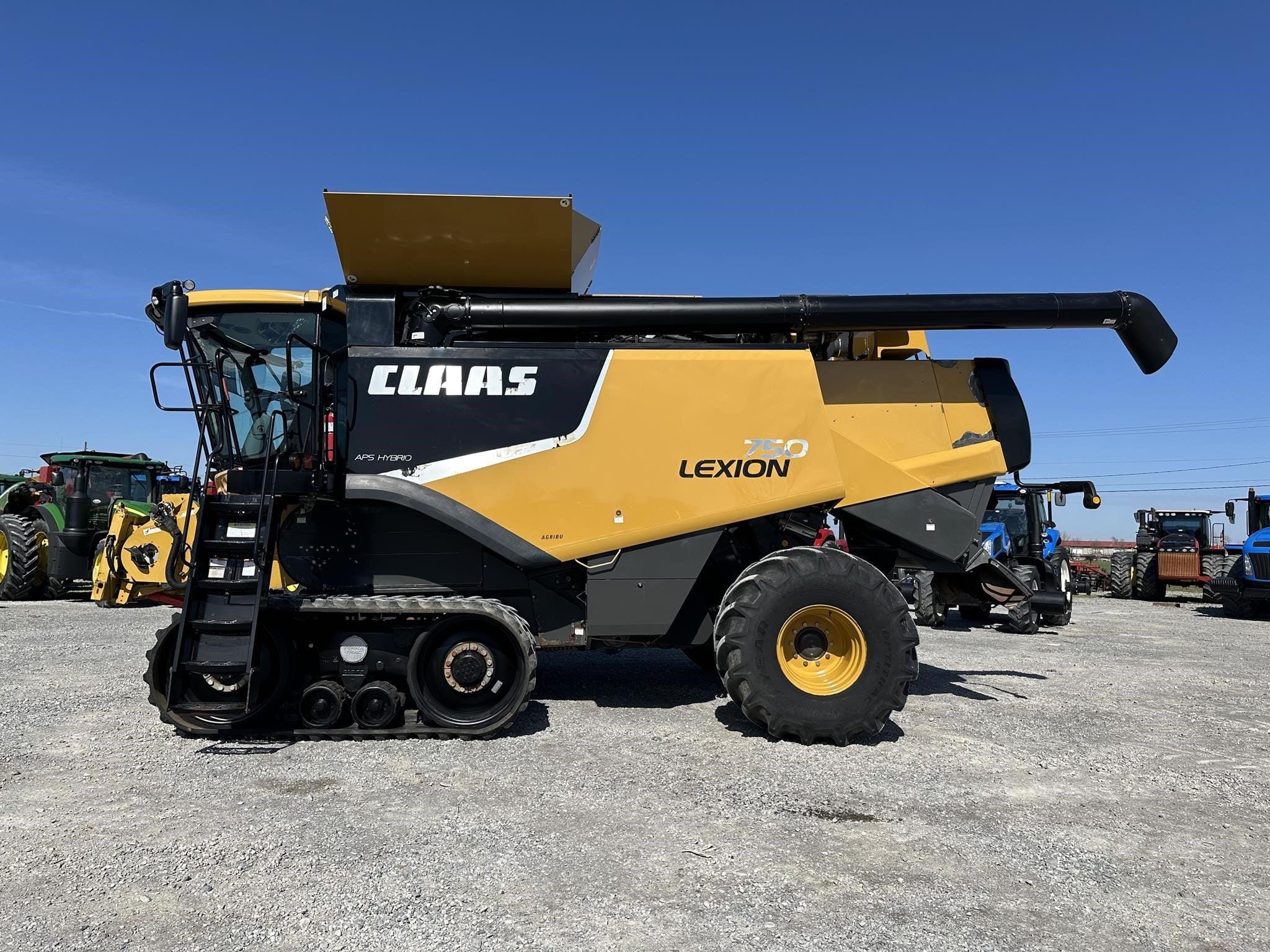2012 CLAAS LEXION 750TT Equipment Image0