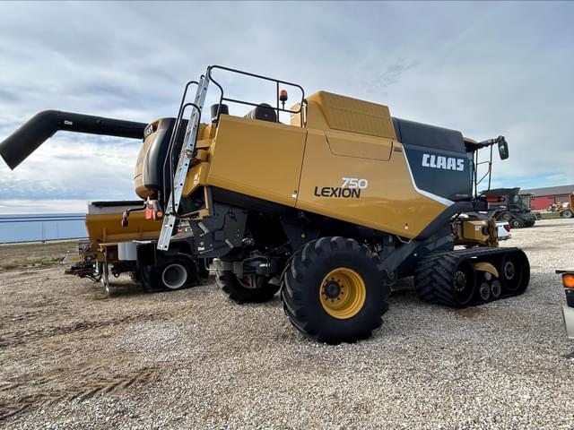 Image of CLAAS LEXION 750TT equipment image 3