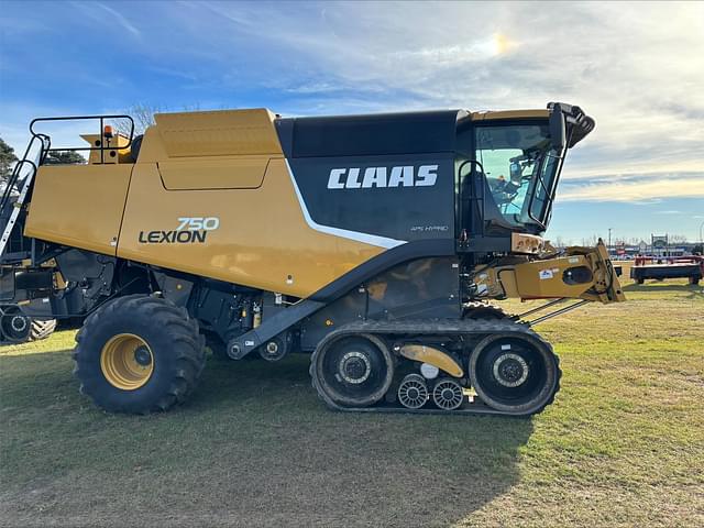 Image of CLAAS LEXION 750TT equipment image 1