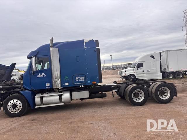 Image of Freightliner Columbia equipment image 1