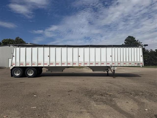 Image of Cornhusker 800 equipment image 1