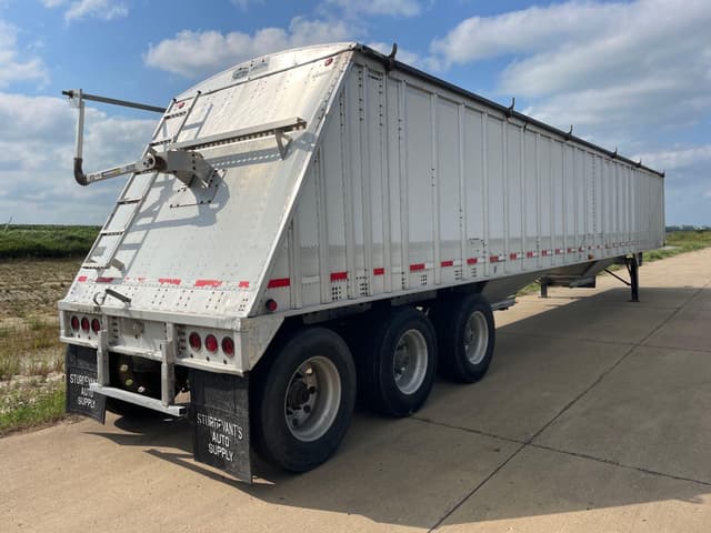 Image of Cornhusker 800 equipment image 3