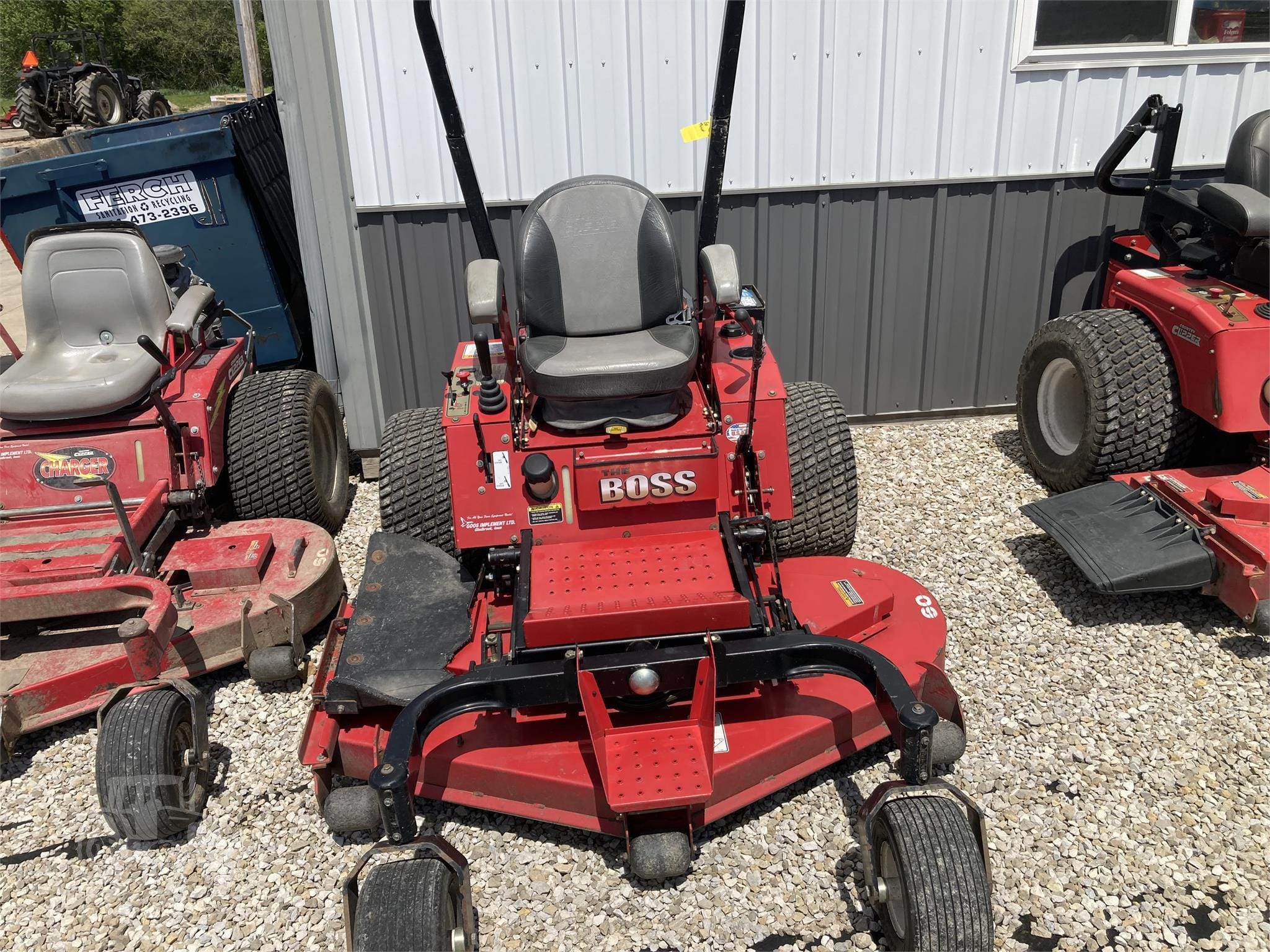 2012 Country Clipper Boss XL Equipment Image0