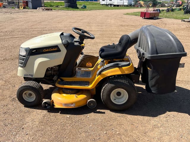 Image of Cub Cadet LTX1040 equipment image 3