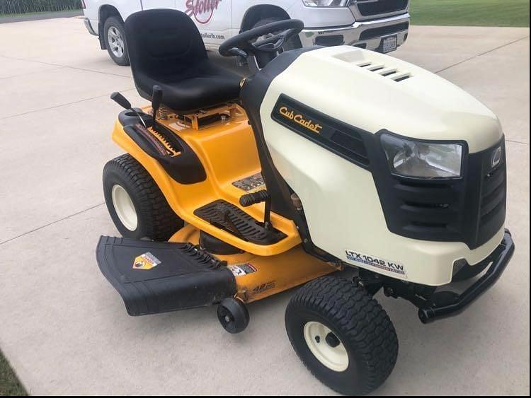 Image of Cub Cadet LTX1042KW Primary image