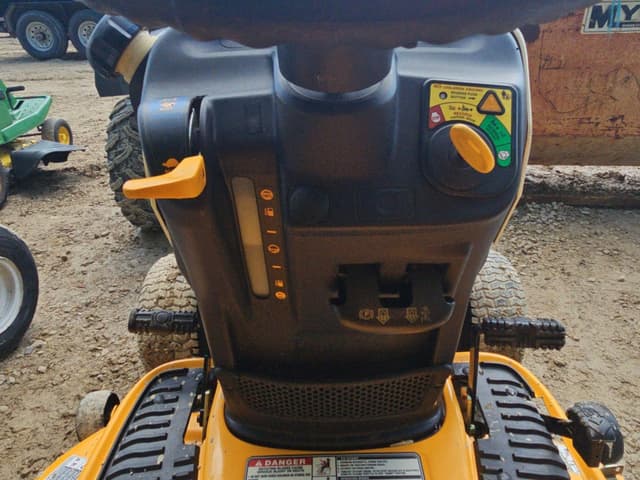 Image of Cub Cadet LTX1046 equipment image 4