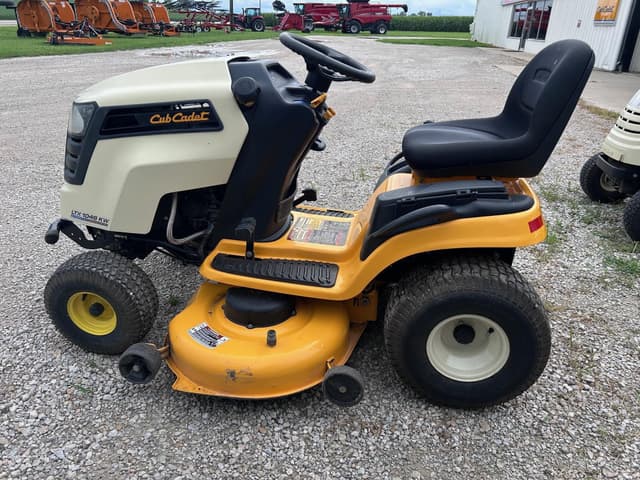 Image of Cub Cadet LTX1046KW equipment image 3