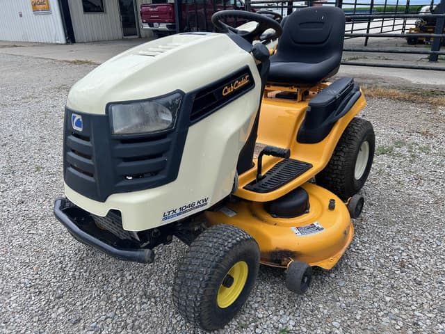 Image of Cub Cadet LTX1046KW equipment image 2