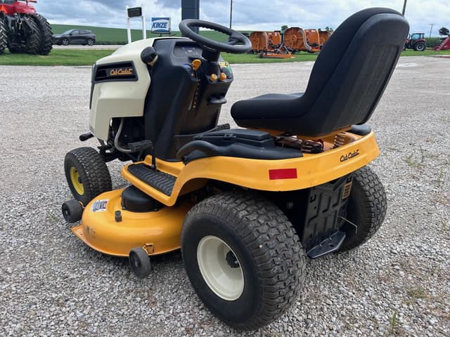 Image of Cub Cadet LTX1046KW equipment image 4