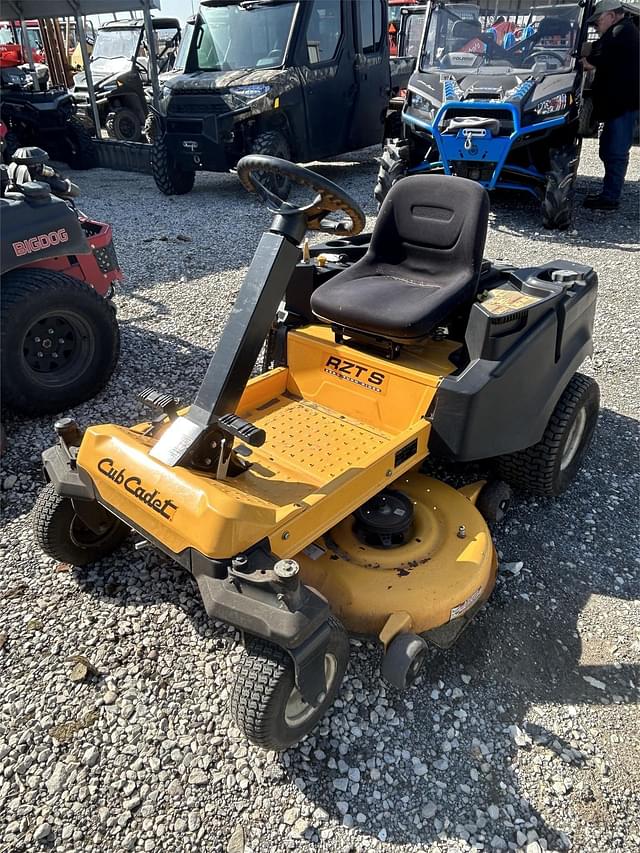 Image of Cub Cadet RZT-S equipment image 2