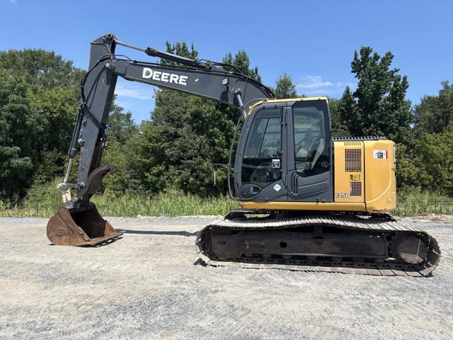 Image of John Deere 135D equipment image 2