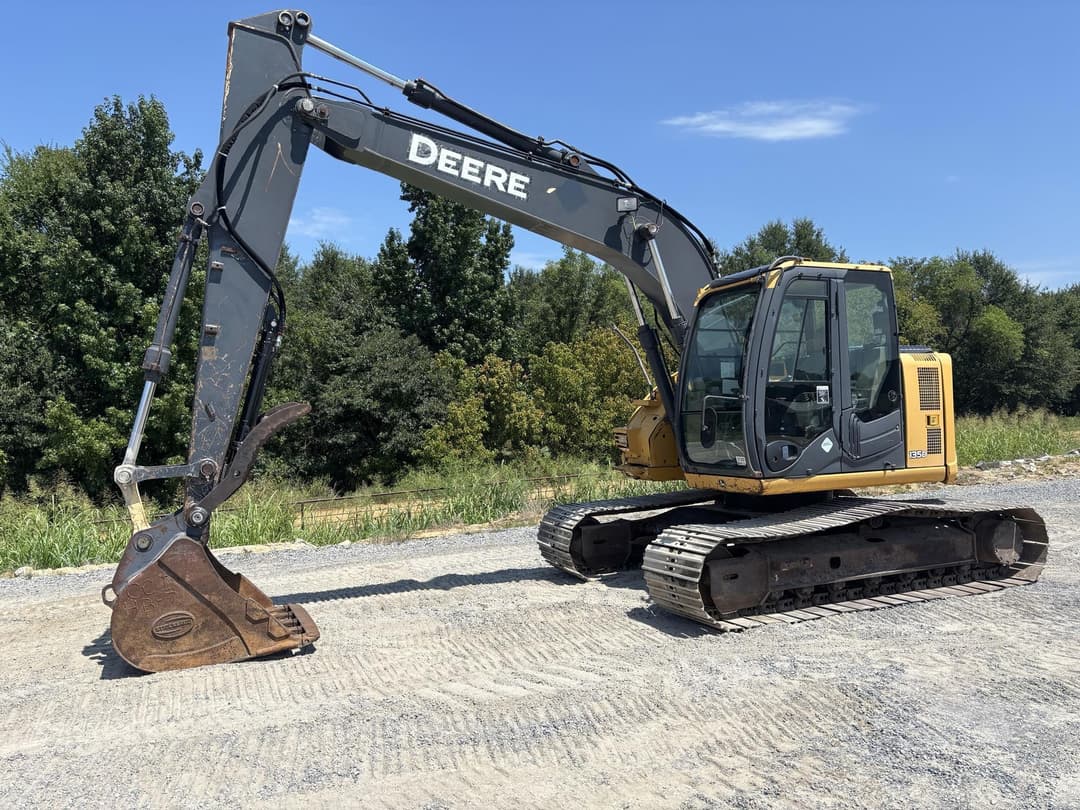 Image of John Deere 135D Primary image
