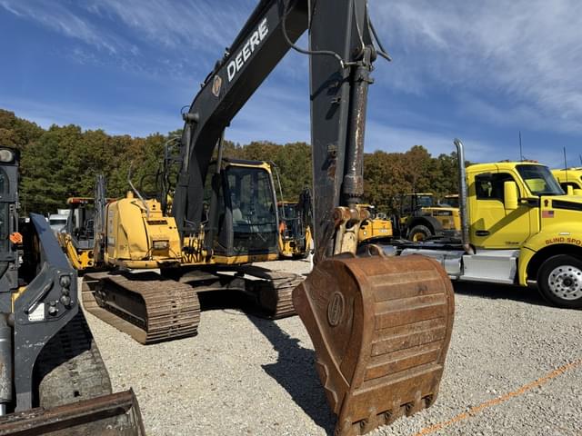 Image of John Deere 135D equipment image 1