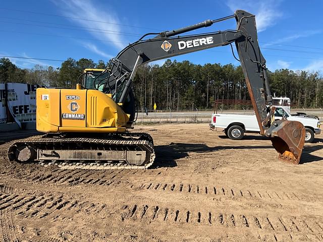 Image of John Deere 135D equipment image 3