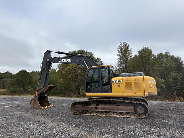 Image of John Deere 200D equipment image 2