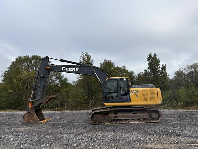 Image of John Deere 200D equipment image 1