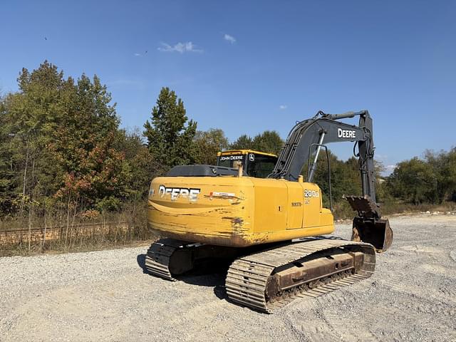 Image of John Deere 200D equipment image 3