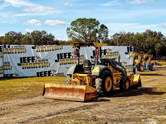 Image of John Deere 210K equipment image 4