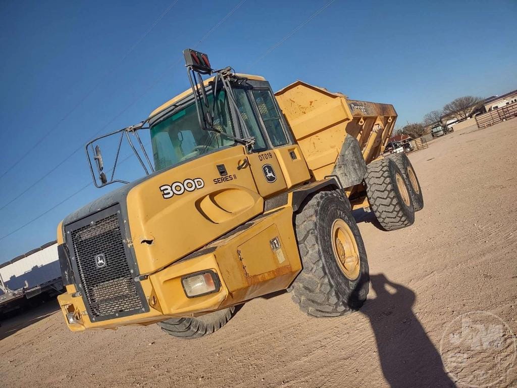 2012 John Deere 300D Equipment Image0