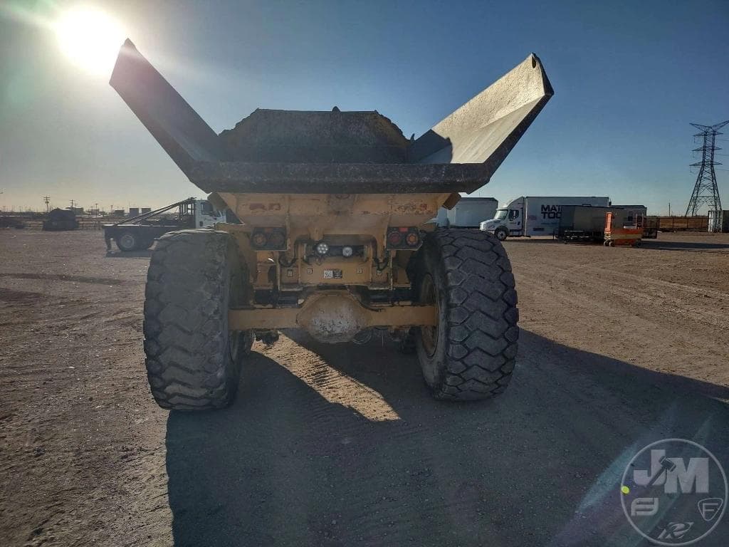 Image of John Deere 300D Image 1