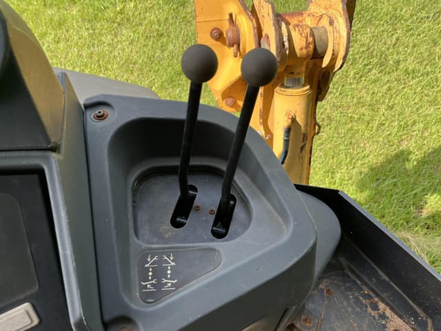 Image of John Deere 310J equipment image 4