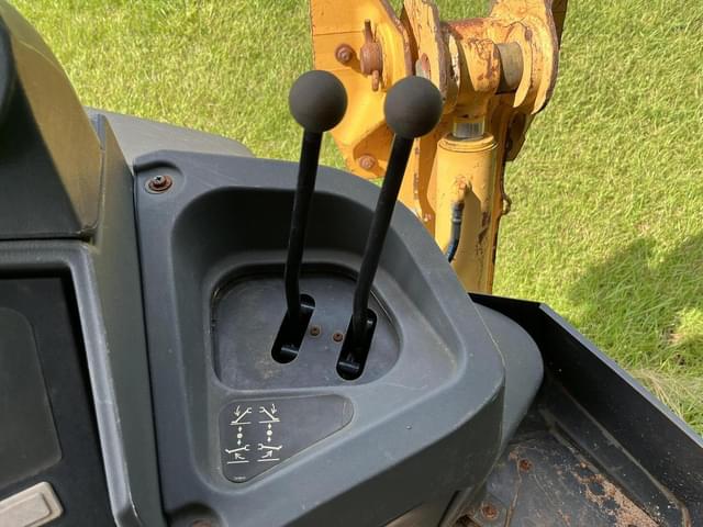 Image of John Deere 310J equipment image 4