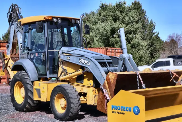 Image of John Deere 310SJ equipment image 4