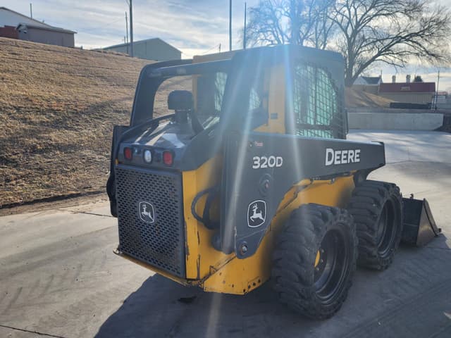 Image of John Deere 320D equipment image 4