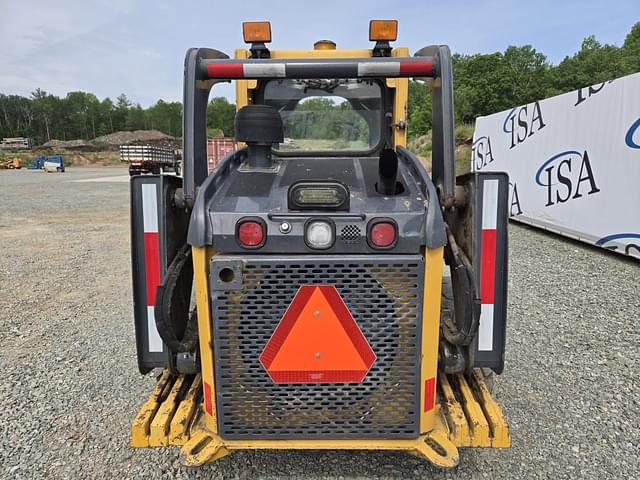 Image of John Deere 320D equipment image 3