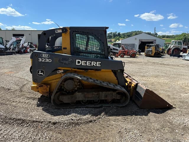 Image of John Deere 323D equipment image 4