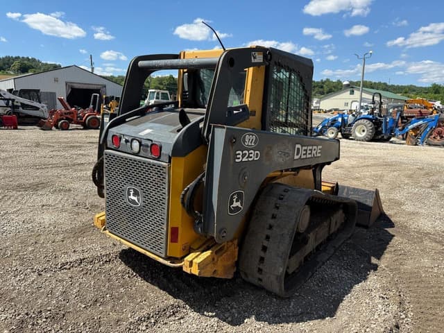 Image of John Deere 323D equipment image 3