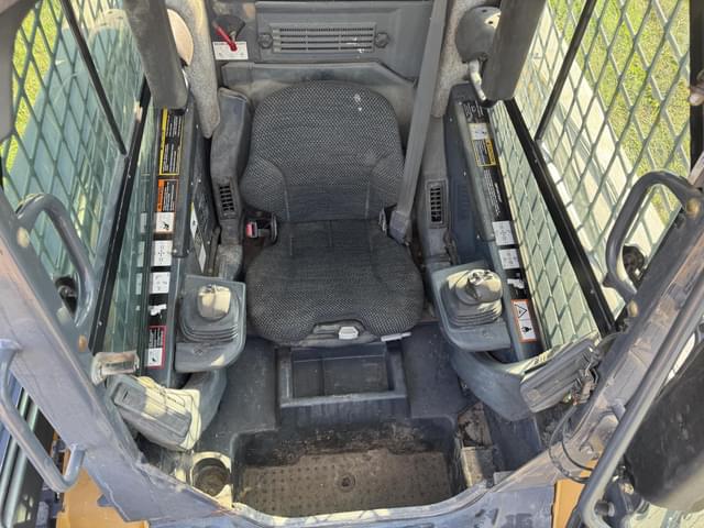 Image of John Deere 333D equipment image 4