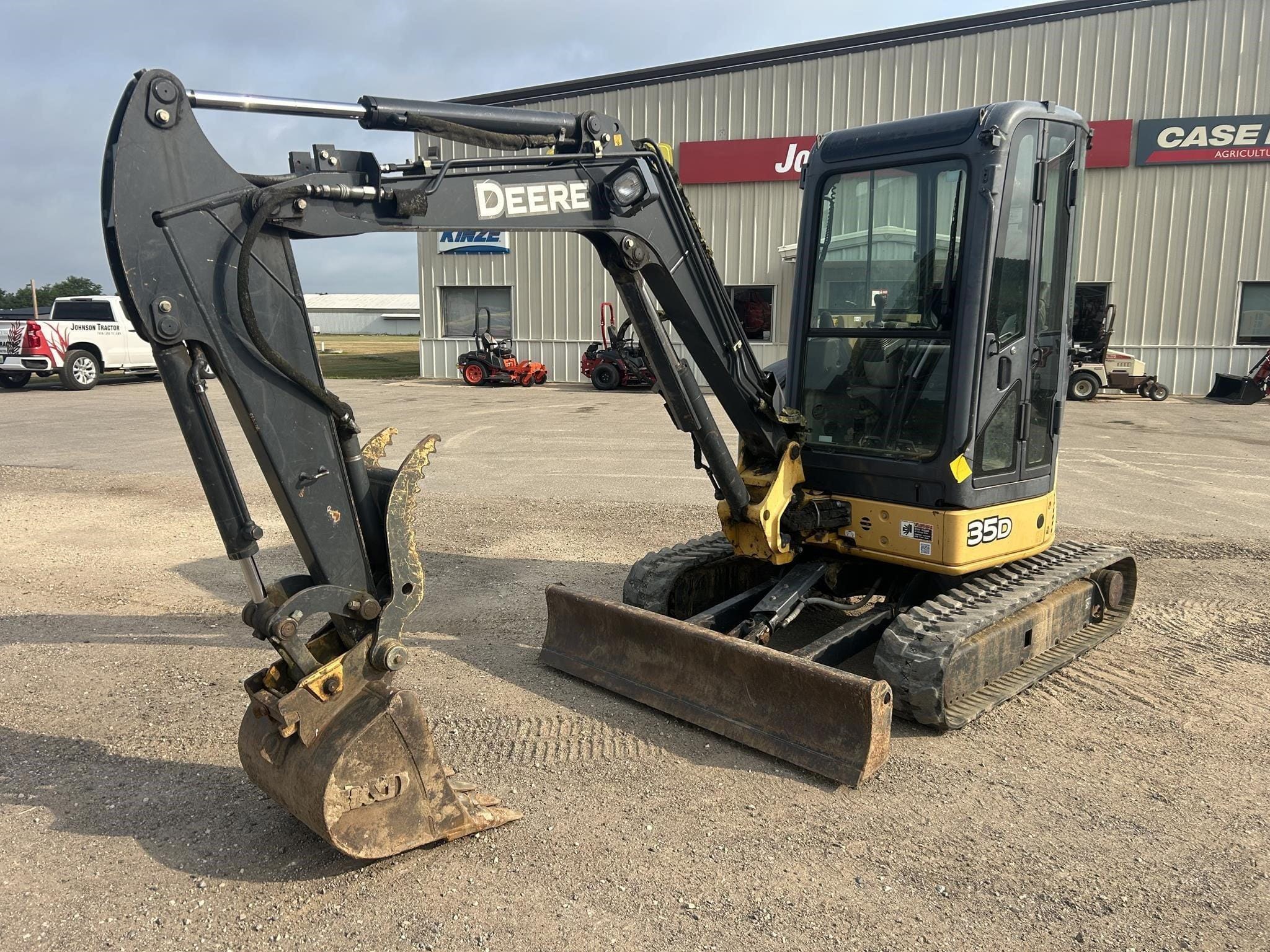 2012 John Deere 35D Equipment Image0