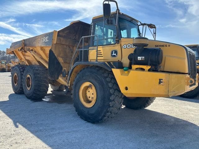 Image of John Deere 400D equipment image 2