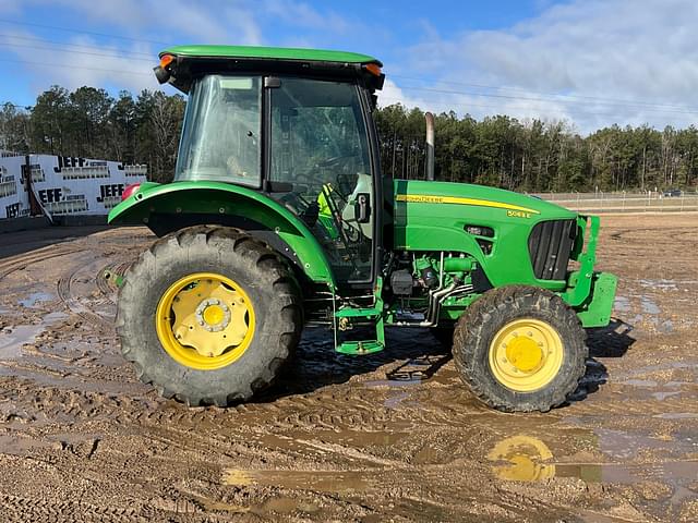 Image of John Deere 5083E equipment image 3