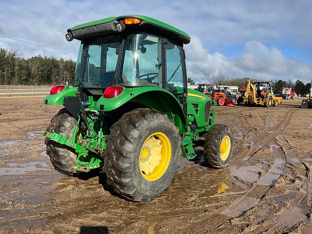 Image of John Deere 5083E equipment image 4