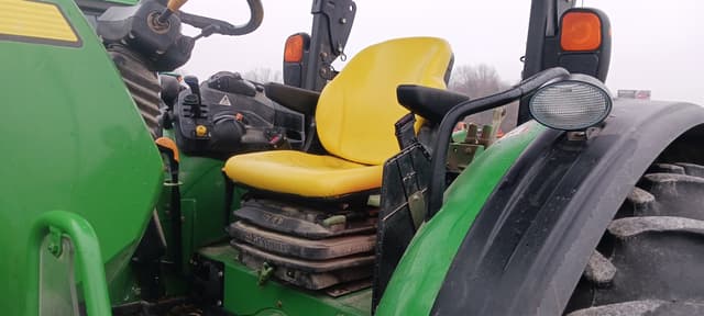 Image of John Deere 5085M equipment image 2